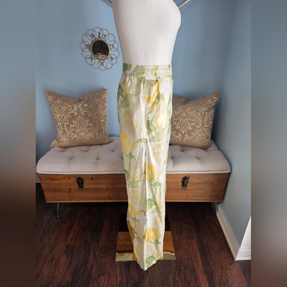 Christy Lynn Marta Floral Wide Leg Pants - Picture 5 of 8